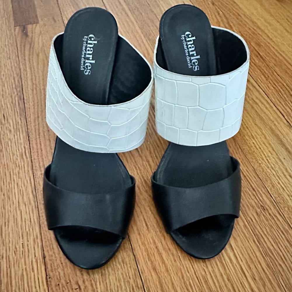 B&W Strappy Mule Size 8